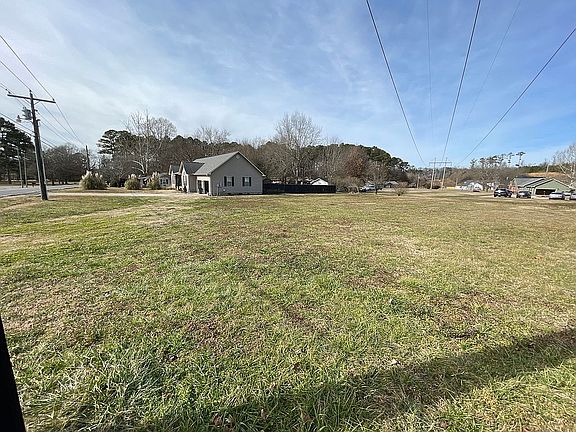 Side yard view (not fenced)