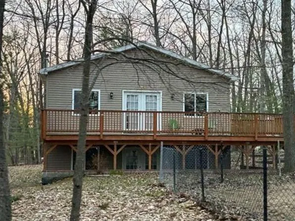 143 Desoto Ave, Houghton Lake, MI 48629
