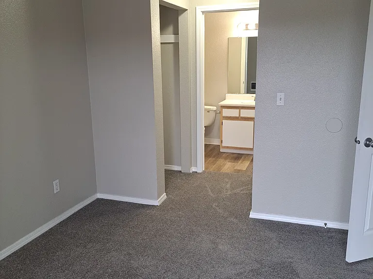 Hidden Creek Apartments — Photo 24