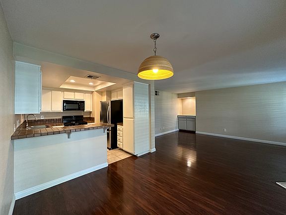 5th image of 22040 Gault St Unit 25