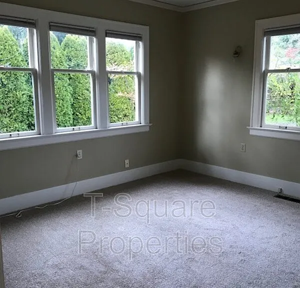 9056 Avondale Rd NE — Photo 11