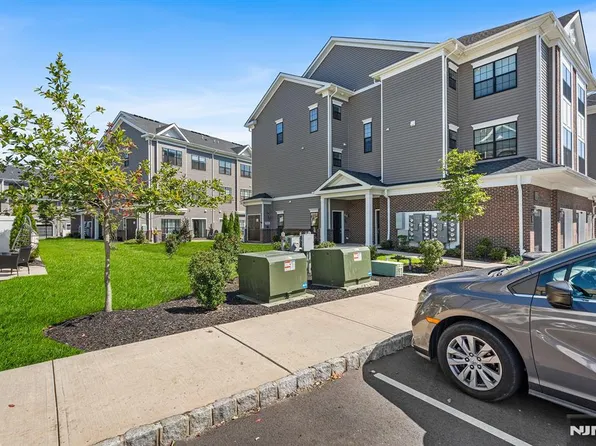 86 Harvest Way, Little Falls, NJ 07424