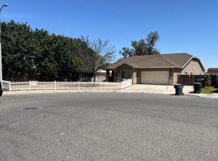 711 S Del Rio Ct, Hanford, CA 93230