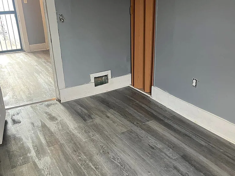 2509 Howard St — Photo 11