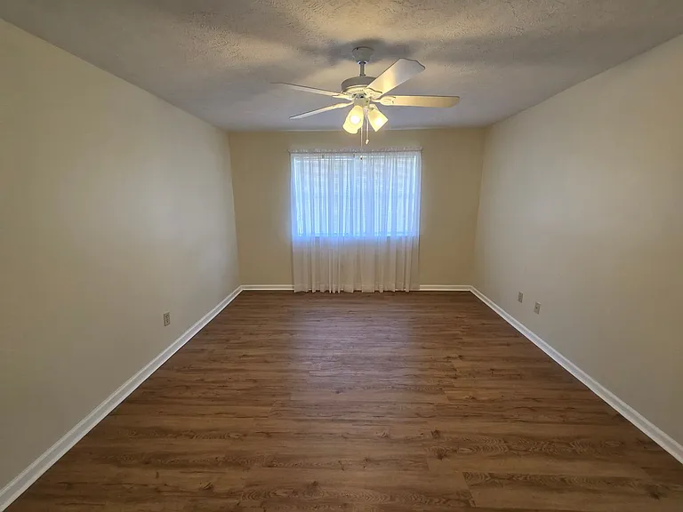 4012 Woodridge Rd — Photo 15