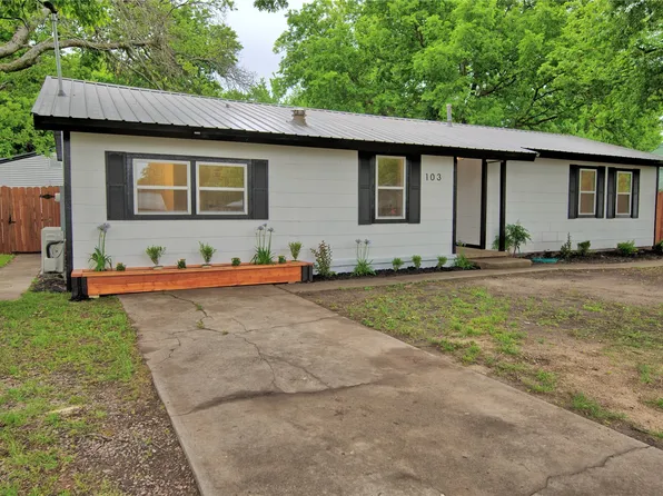 103 Phillips St, Saint Jo, TX 76265
