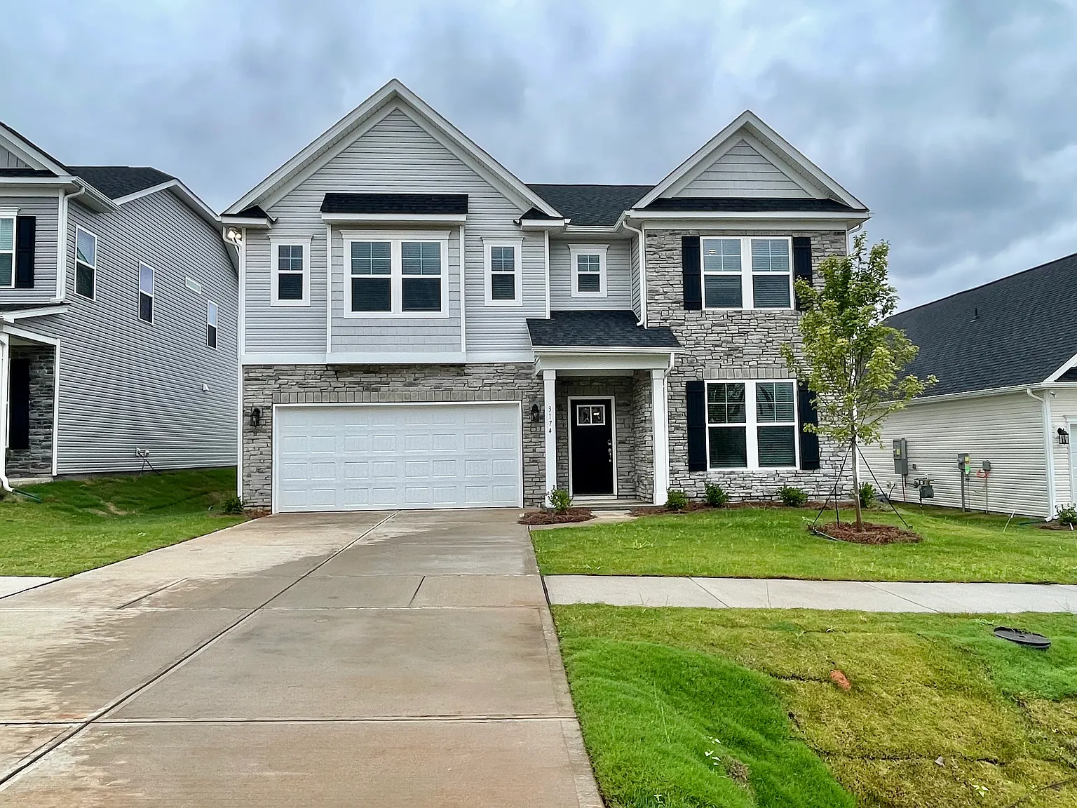 5 bed, 3.5 bath, 3184 sqft, $2,950 — Photo 1