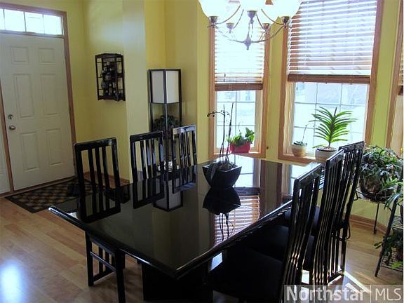 4th image of 1058 Hillvale Ave N
