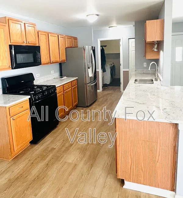 3 bed, 2.0 bath, $2,350 — Photo 4