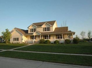 2725 Falcon Ln, Cedar Falls, IA 50613