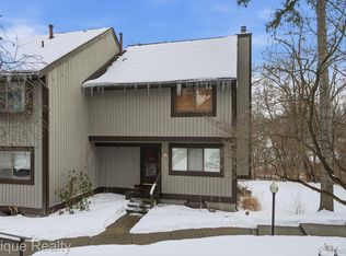 521 Carberry Hl, Brighton, MI