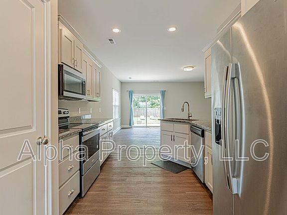 5th image of 830 Chartwell Dr