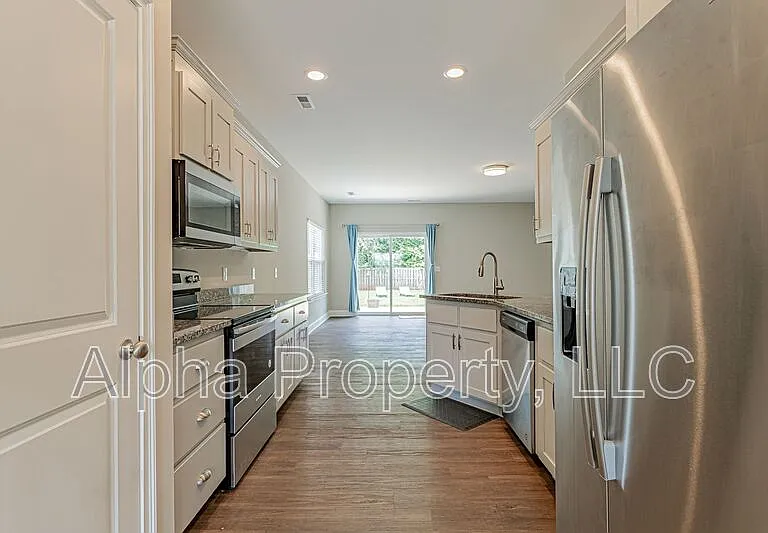 830 Chartwell Dr — Photo 5