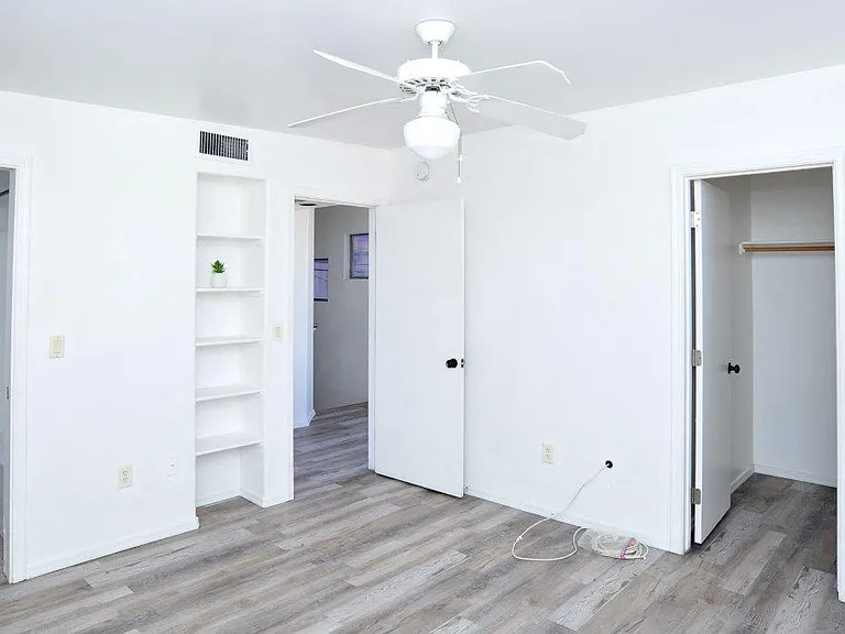 918 E Elm St #B — Photo 23
