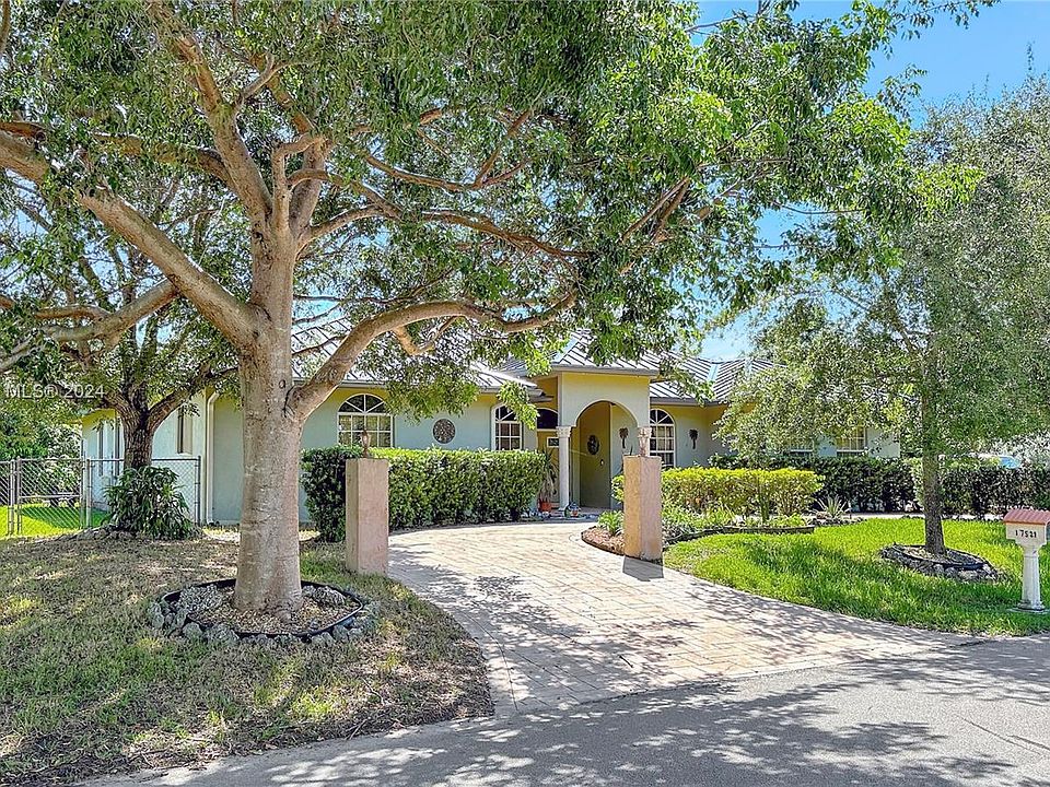 1st image of 17521 SW 93rd Pl