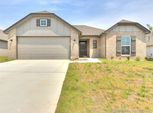 7415 E 89th Pl, Owasso, OK 74055