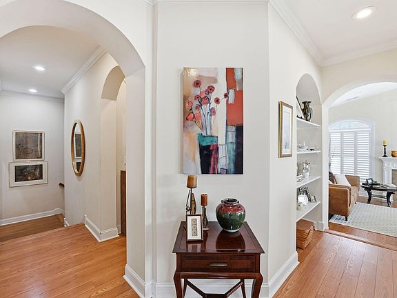 4th image of 408 Renaissance Ct