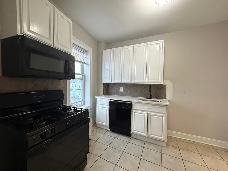 863 Pavonia Ave #11E — Photo 1