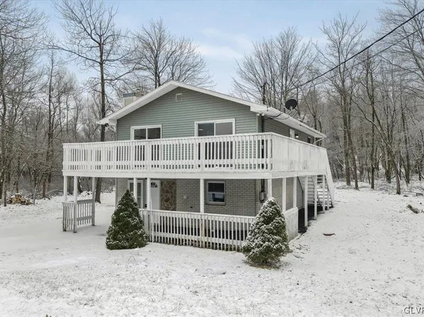 264 Clearview Dr, Long Pond, PA 18334