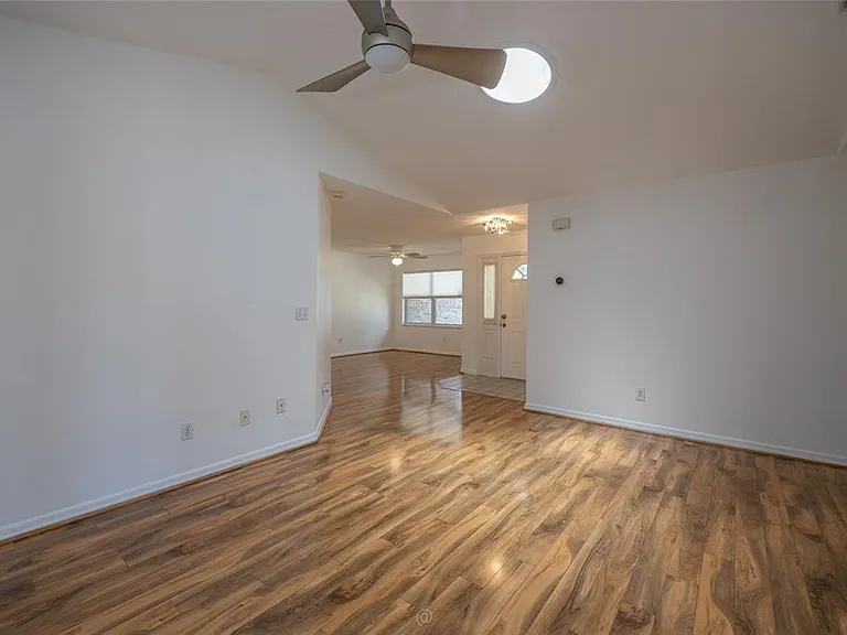 923 Sand Crest Dr — Photo 21