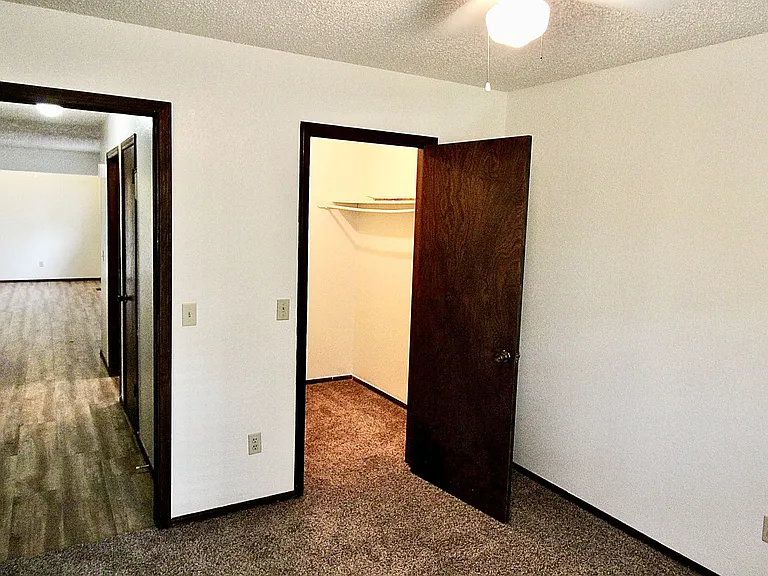 312 Falcon Ct — Photo 5