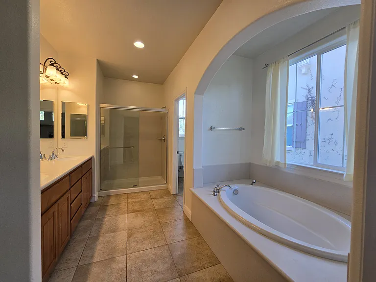 626 W La Canada Ave — Photo 33