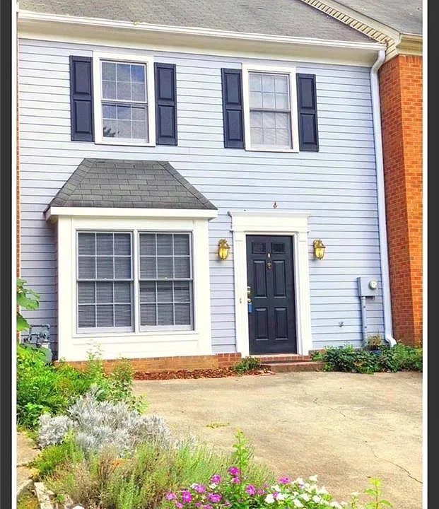 478 Salem Woods Dr SE
