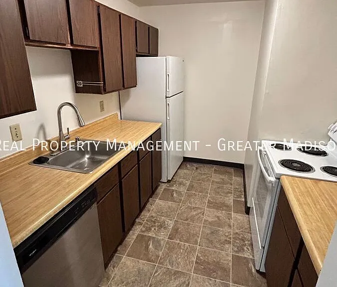 4520 Thurston Ln #8 — Photo 6