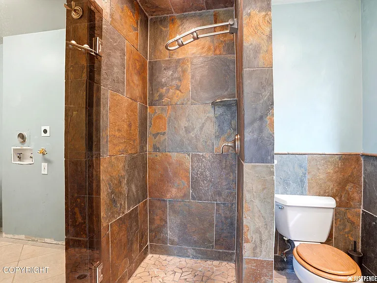2100 Churchill Dr — Photo 47