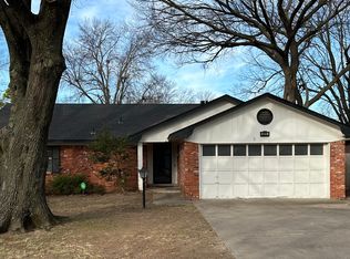 8210 S Peach Ave, Broken Arrow, OK 74011