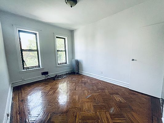1st image of 537 E 4th St #2