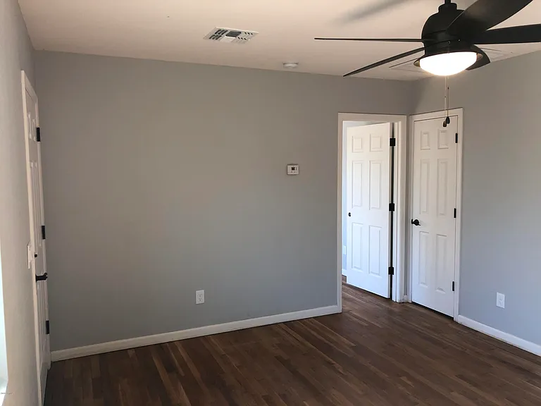 725 E Moreland St — Photo 12