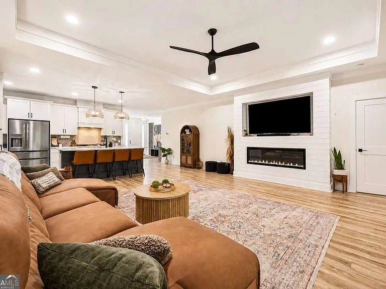 100 Carrington Way — Photo 10