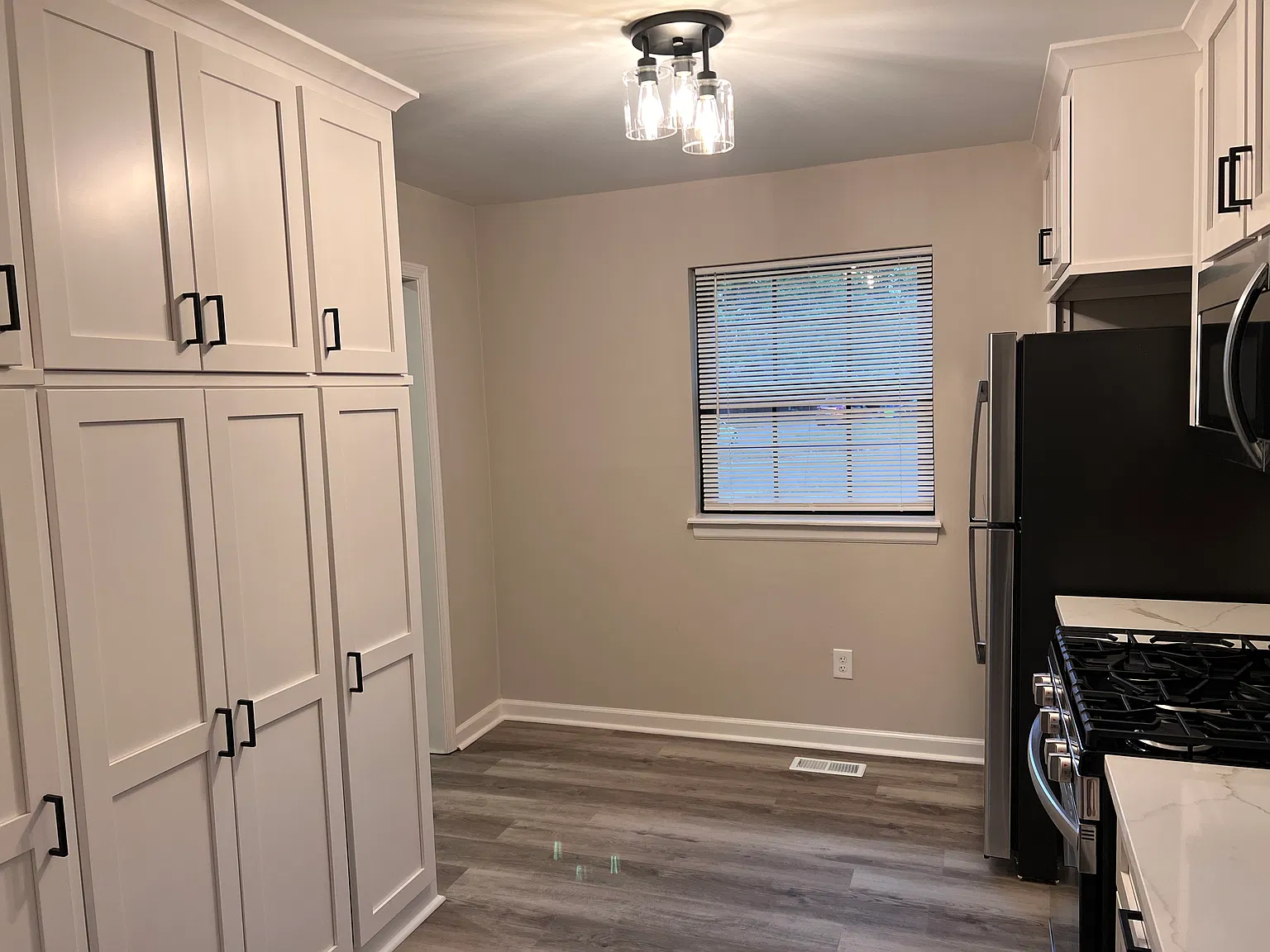 3 bed, 2.5 bath, 2000 sqft, $2,350 — Photo 3