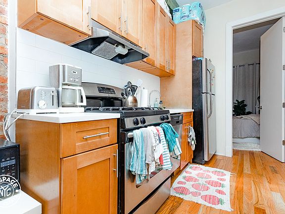 2nd image of 236 Irving Ave #1LR