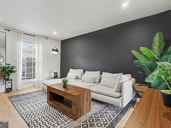 3rd image of 3083 Colonial Way APT E