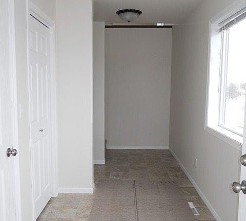 5th image of 449 Foxtail Dr E