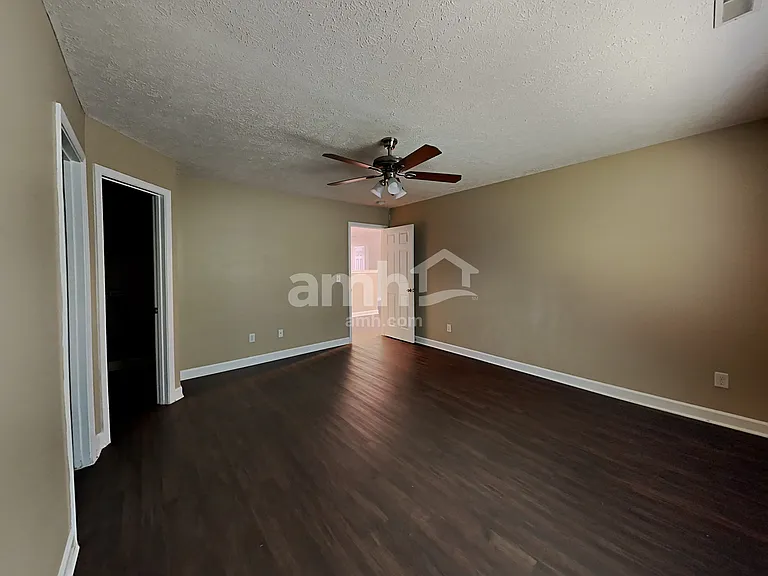 8028 Meadowview Ln — Photo 12