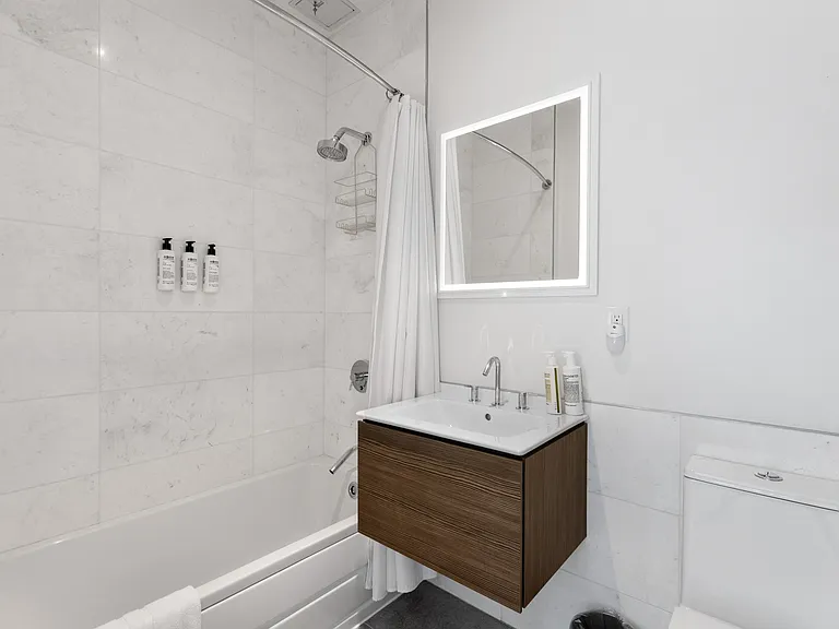 236 E 15th St #3 — Photo 29