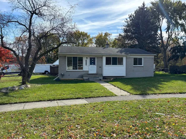 22660 E Price Dr, Clinton Township, MI 48035