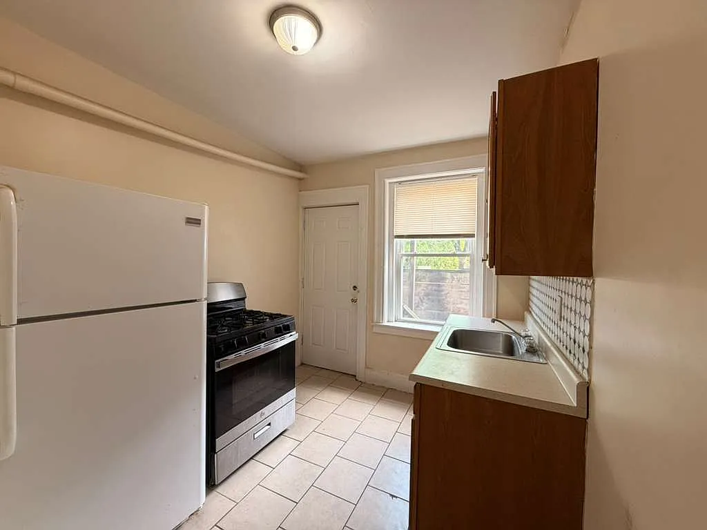 1 bed, $1,275 — Photo 1