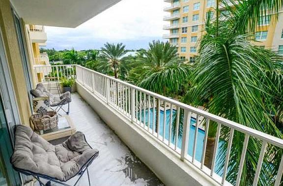 2nd image of 700 E Boynton Beach Blvd Unit 505