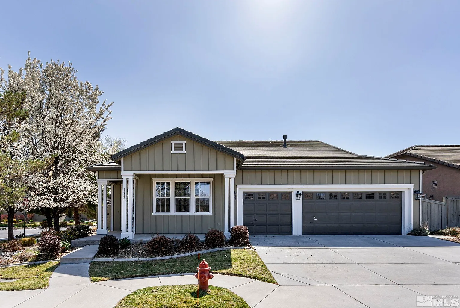 1690 Emerald Bay Dr photo 1