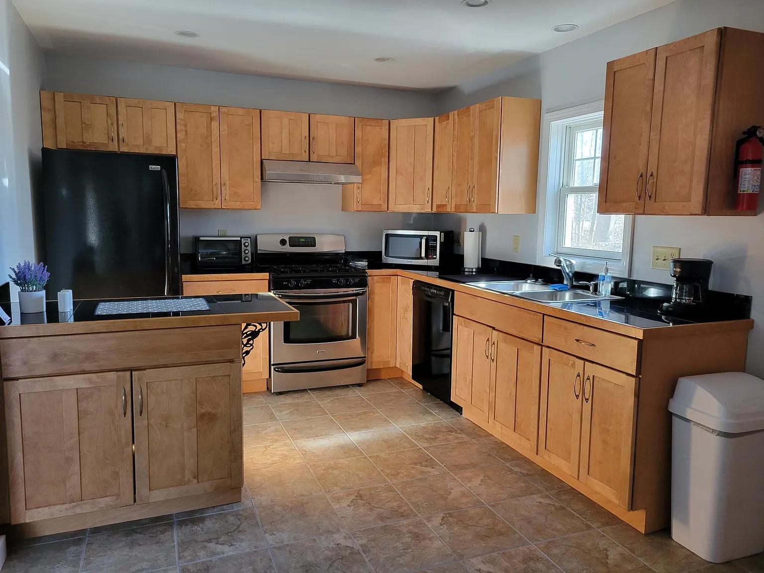550 Greenland Rd — Photo 3