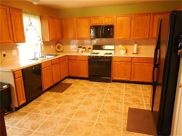 1402 Hunter Ridge Ct — Photo 3