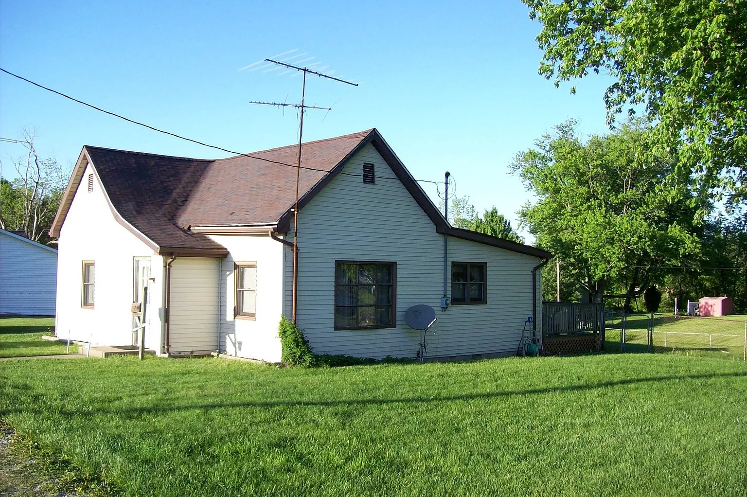 1207 Shidler St photo 1