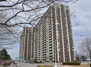 12900 Lake Ave PENTHOUSE 28, Lakewood, OH 44107
