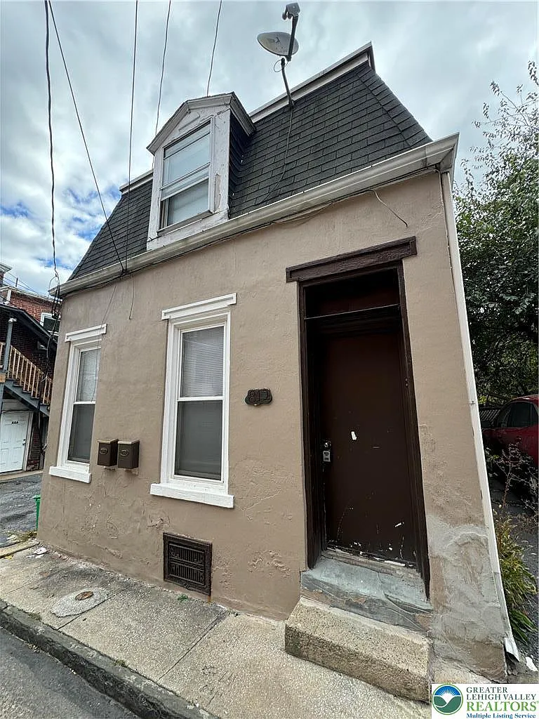 1 bed, 1.0 bath, 700 sqft, $1,095 — Photo 2