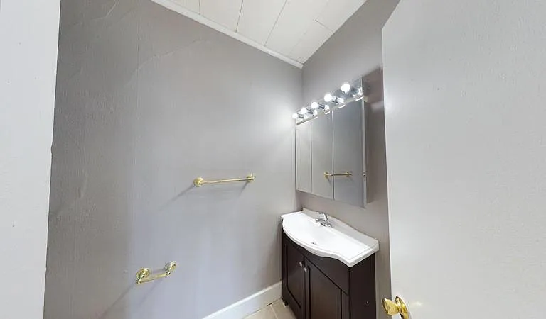 1418 E Genesee St — Photo 12