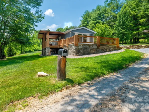 203 Justice Dr, Clyde, NC 28721
